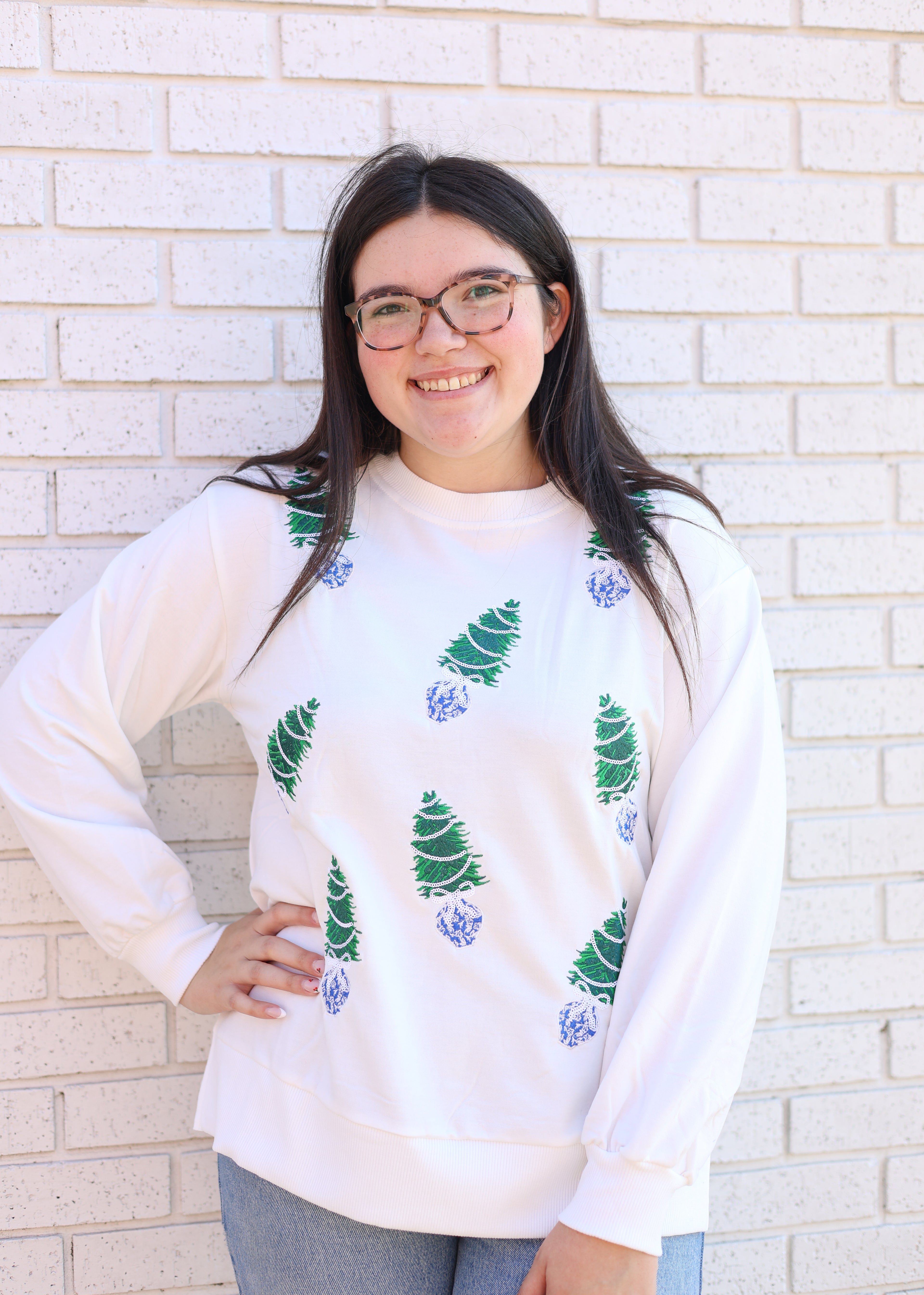 WHITE SWEATSHIRT LAKELYN BLUE TREES