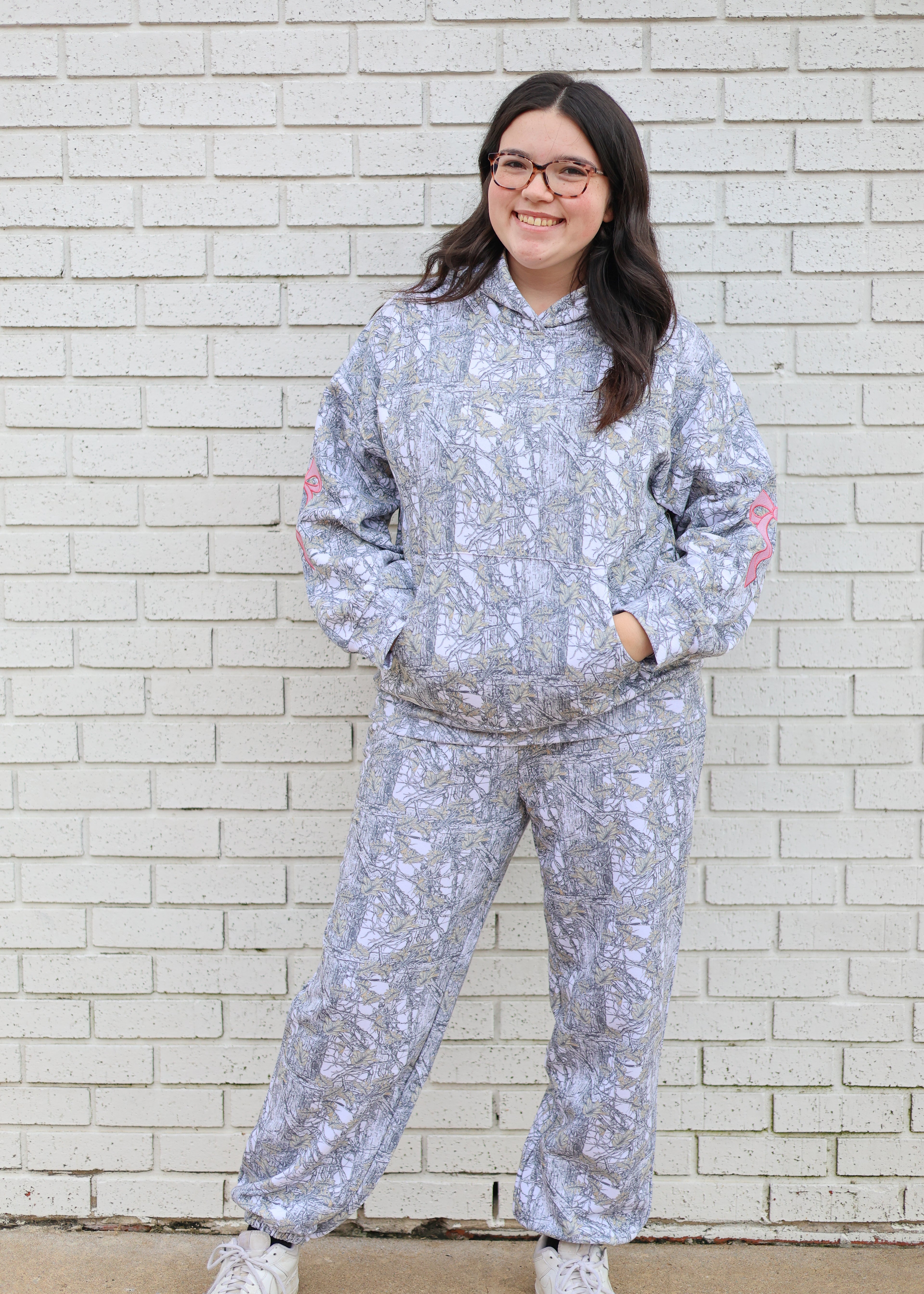 ALICE CAMO SWEAT PANTS WITH PINK BOWS