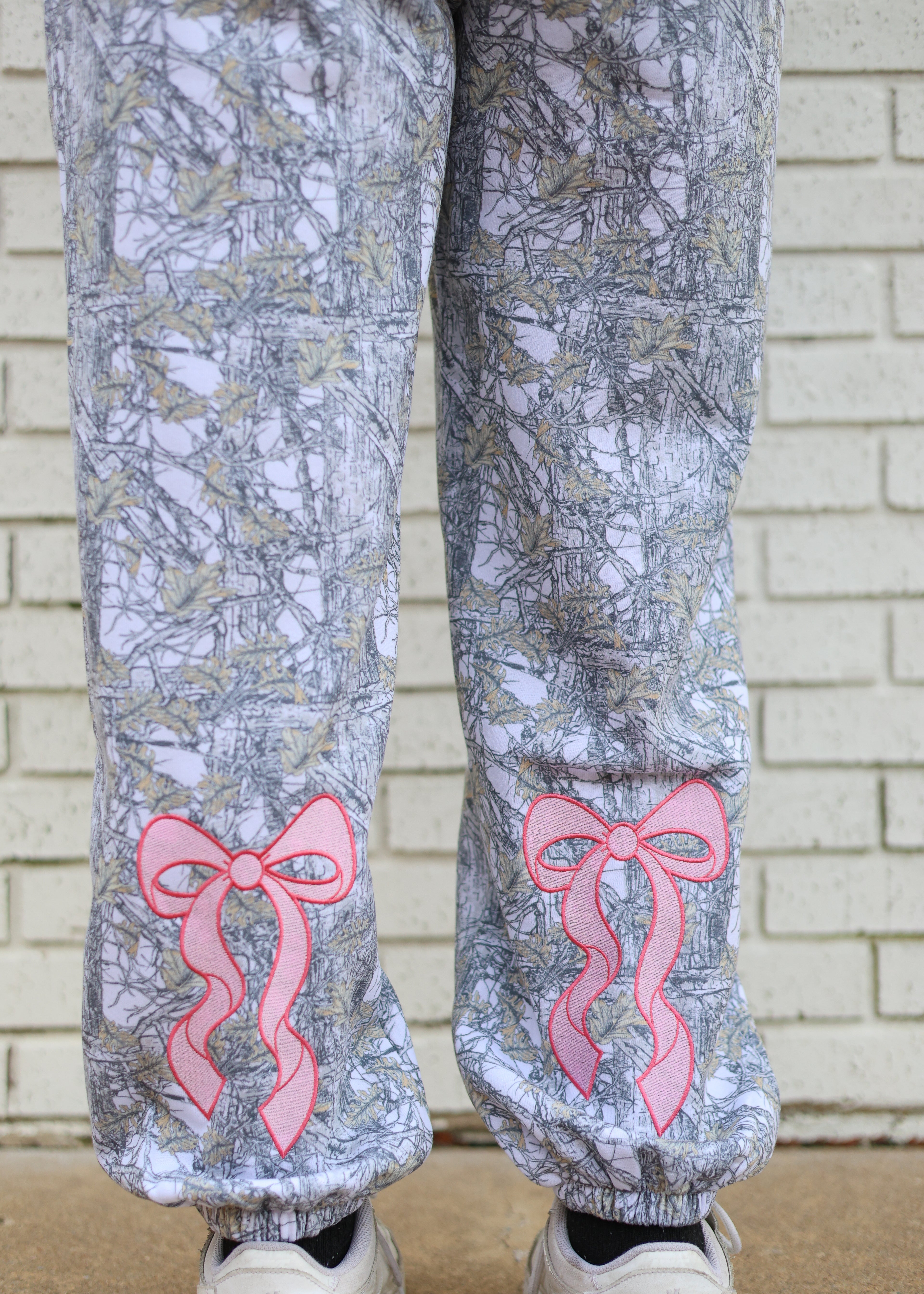 ALICE CAMO SWEAT PANTS WITH PINK BOWS