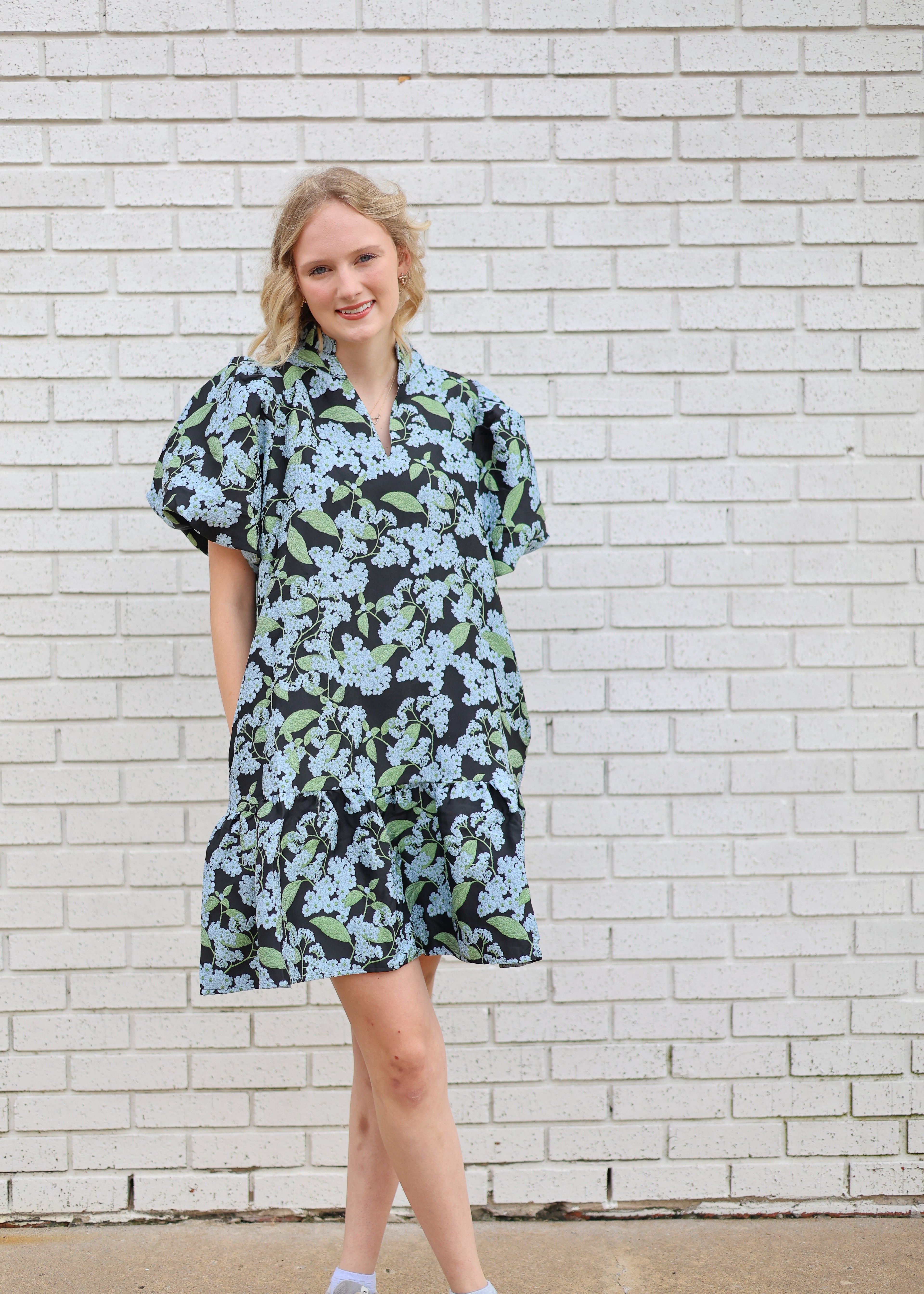 V-NECK BLUE FLORAL PUFF SLEEVE DRESS