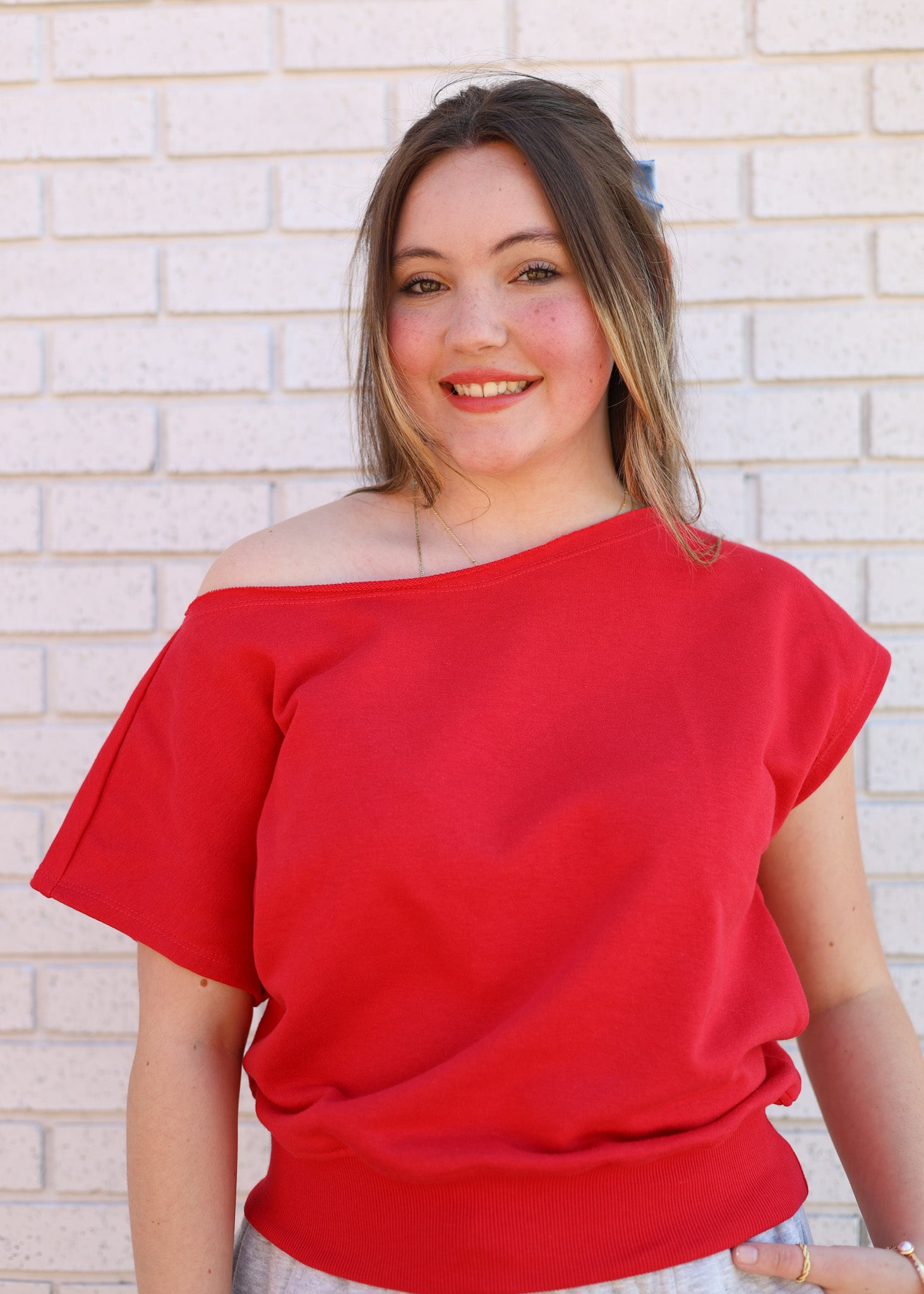 FLEECE OFF THE SHOULDER SHORT SLEEVE SWEATSHIRT - TRUE RED