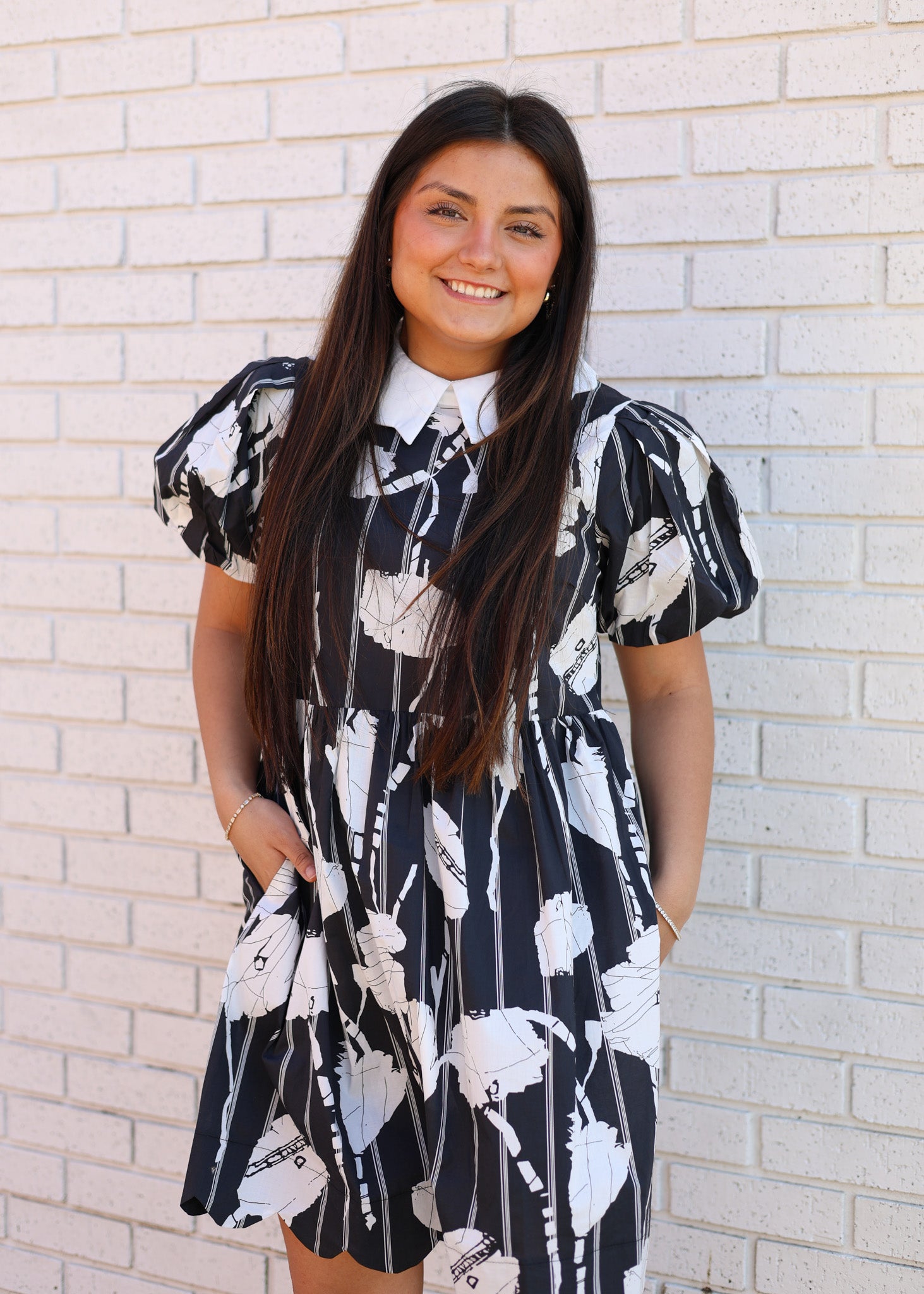 BLACK & WHITE FLORAL PRINT BUBBLE SLEEVE MINI DRESS