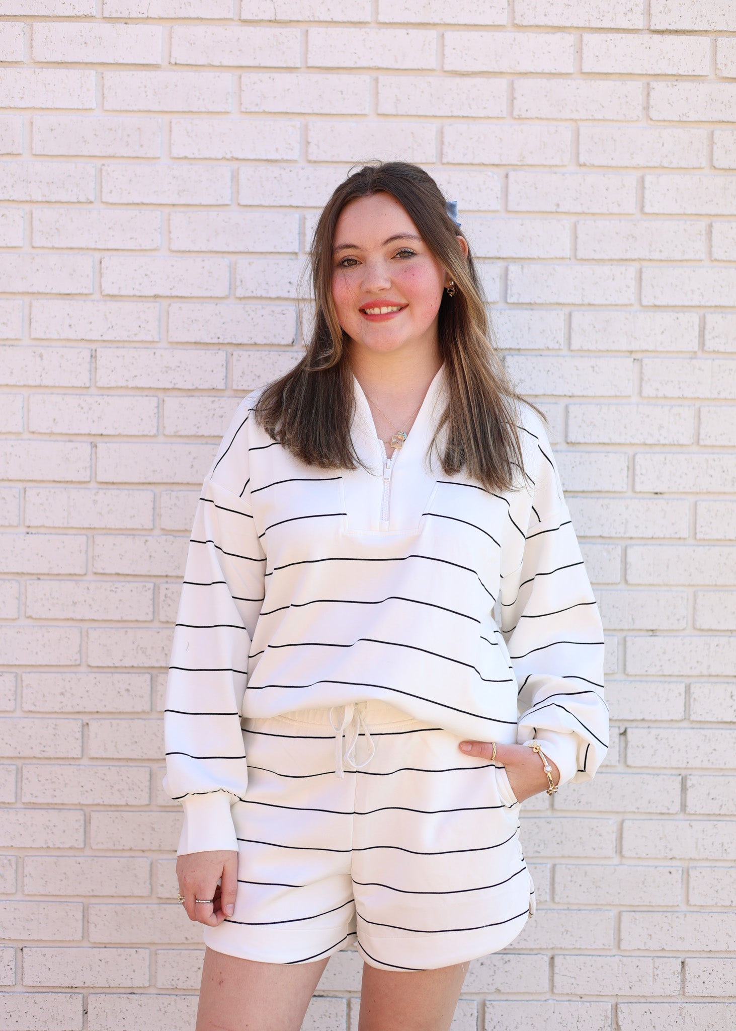 CREAM & BLACK STRIPE SCUBA V-NECK PULLOVER