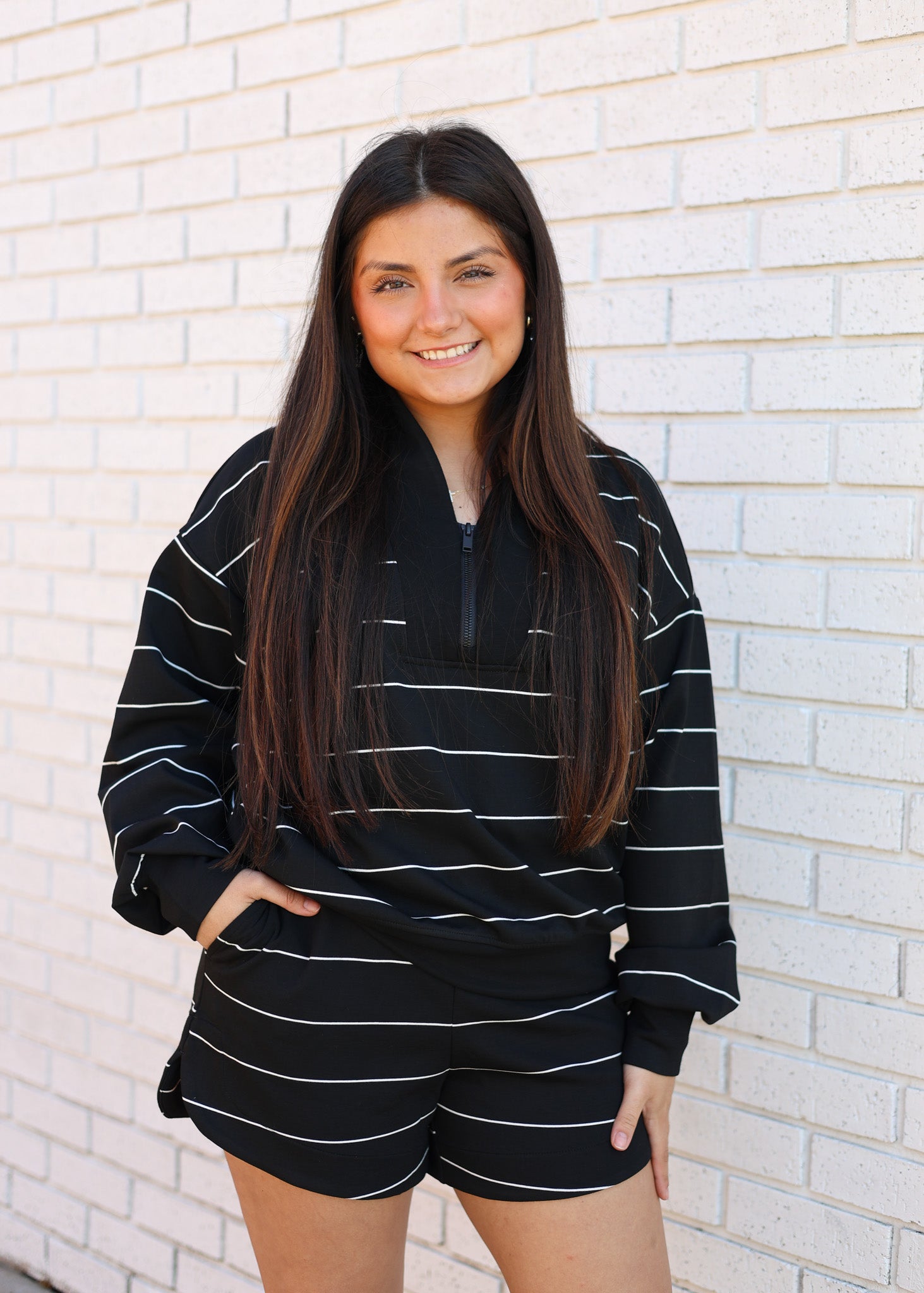 BLACK & CREAM STRIPE SCUBA V-NECK PULLOVER