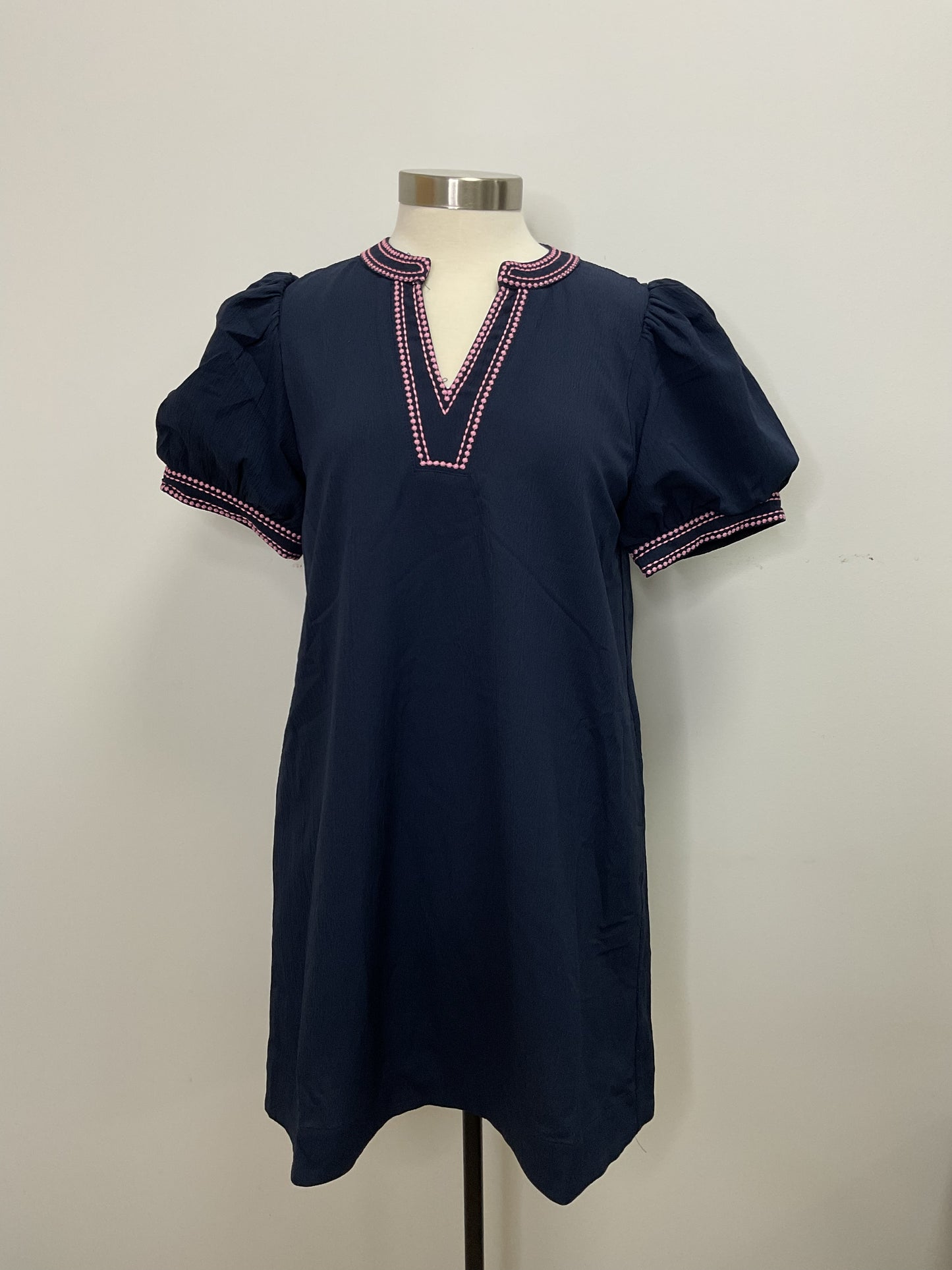 SHORT PUFF SLEEVE SHIFT DRESS WITH EMBROIDERY ACCENT - NAVY