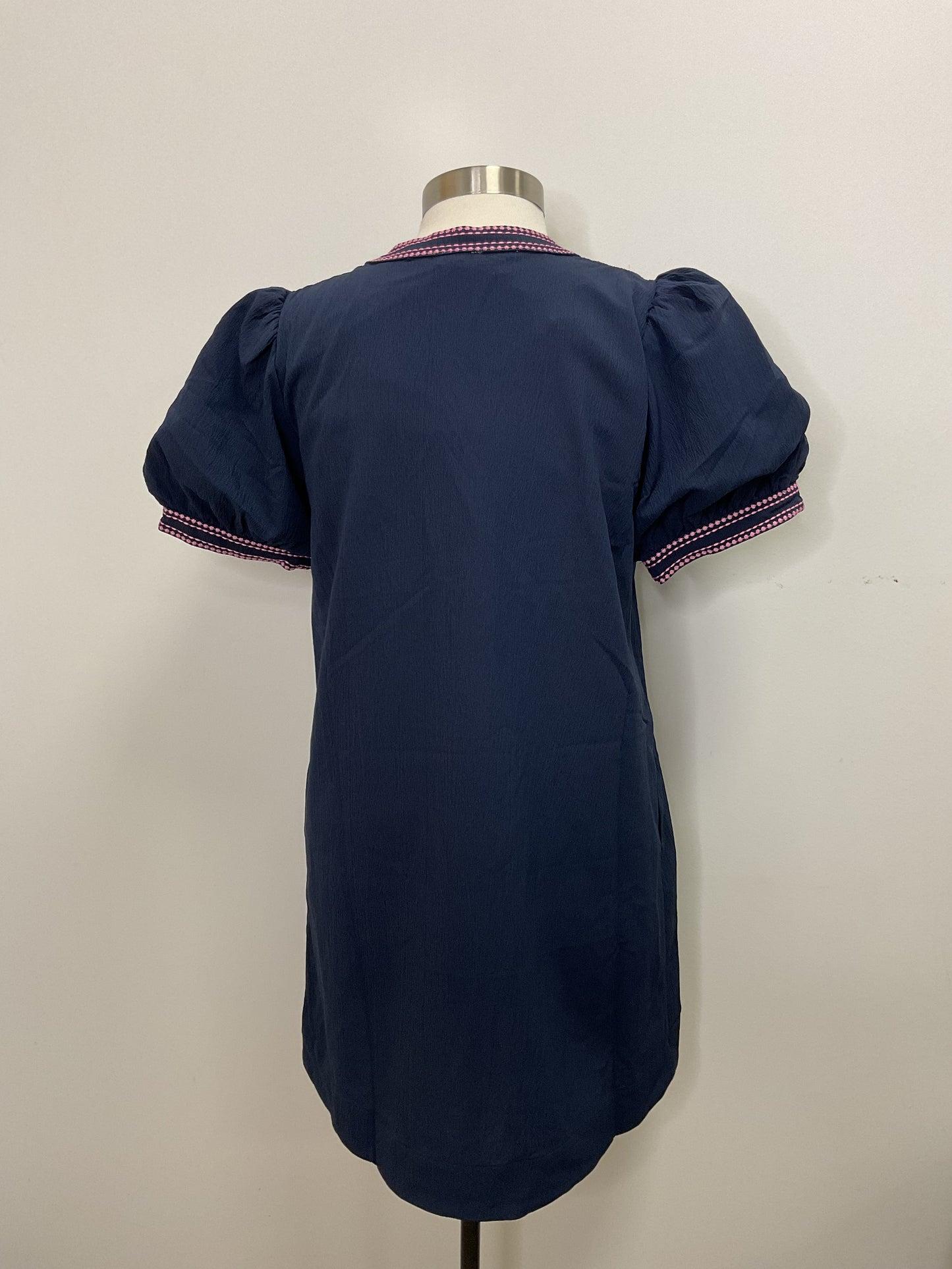 SHORT PUFF SLEEVE SHIFT DRESS WITH EMBROIDERY ACCENT - NAVY