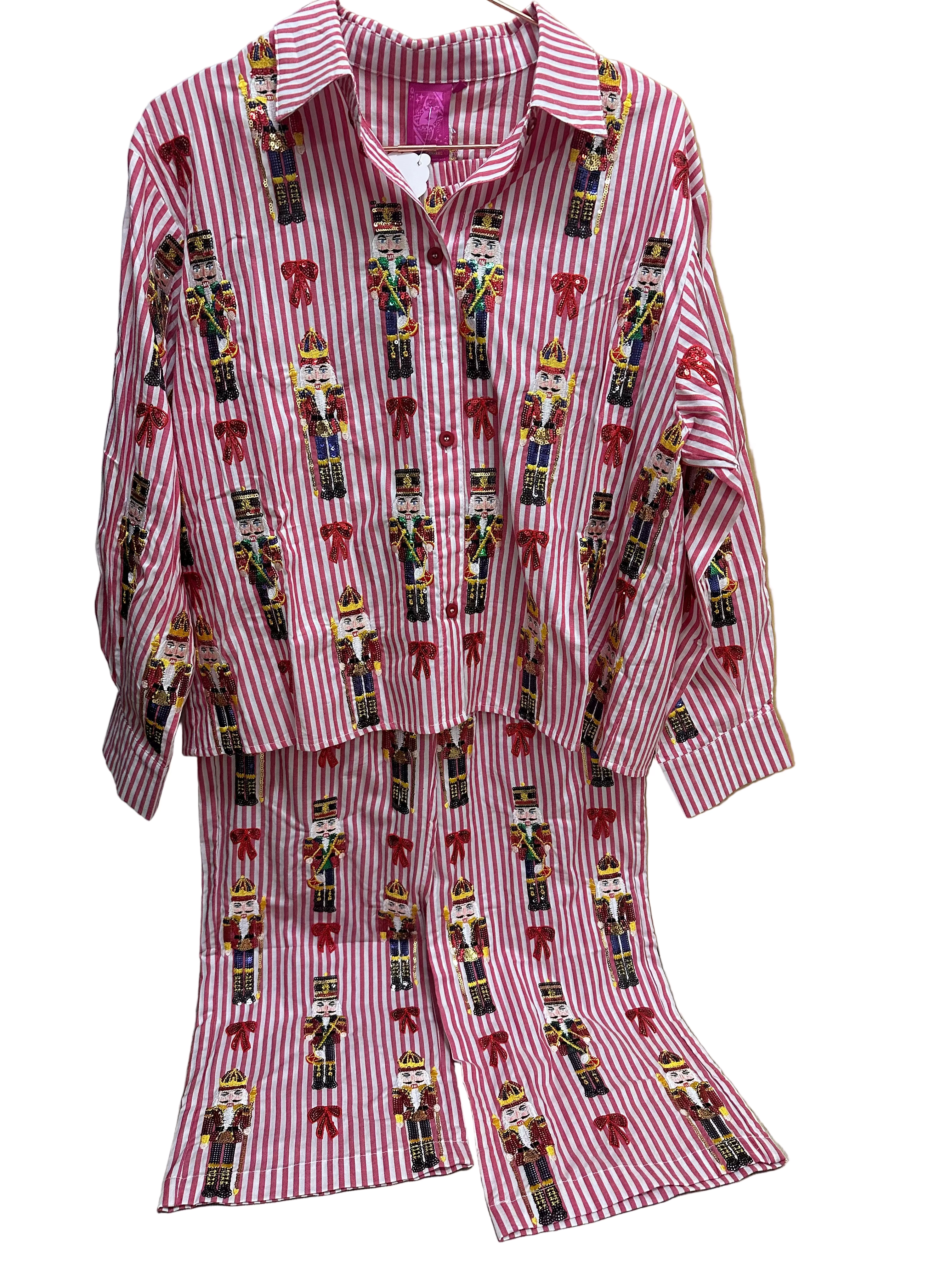 RED STRIPE SCATTERED  NUTCRACKER & BOW SET