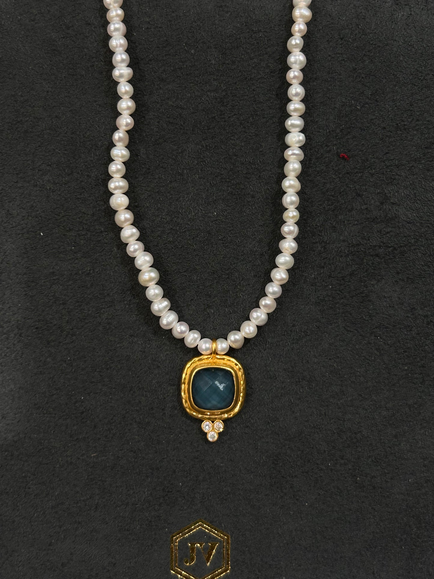 TUDOR DELICATE NECKLACE-IRIDESCENT PEACOCK BLUE PRL