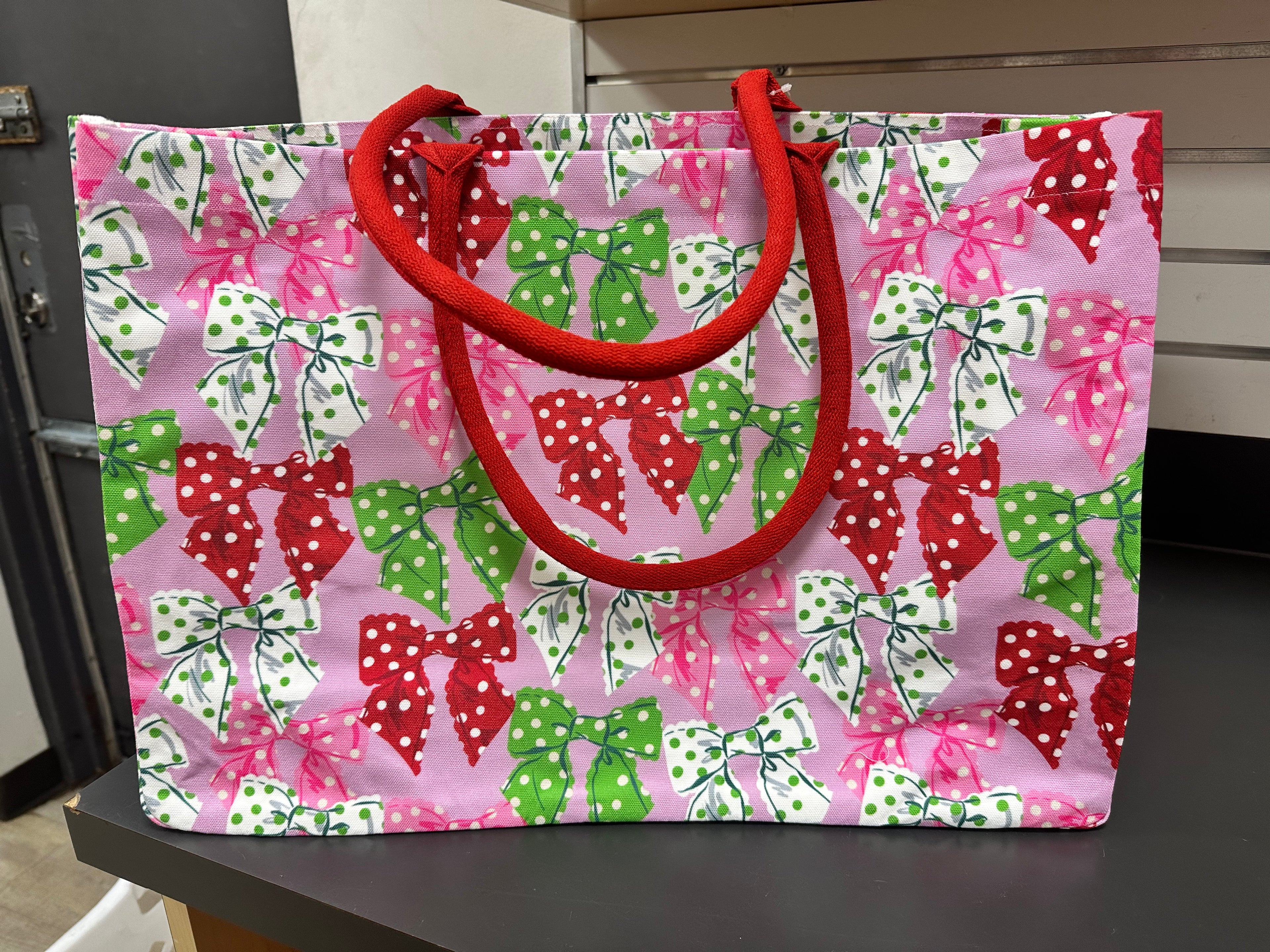HOLIDAY TOTE BAG - BOWS WITH DOTS