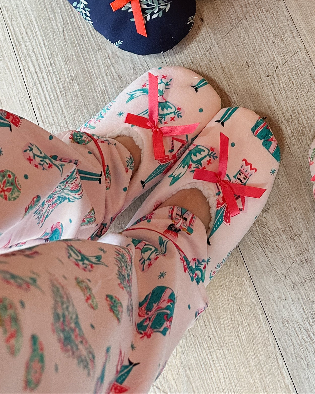 EL SUGARPLUM NUTCRACKER SLIPPERS