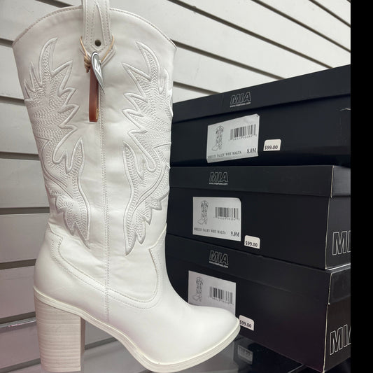 WHITE COWGIRL BOOT