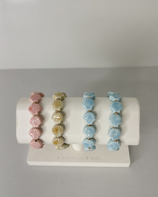 SHELL BRACELET WITH GOLD BEADS