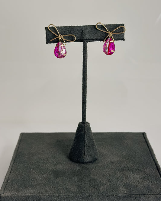 GOLD WIRE BOW EARRINGS WITH PINK TEARDROP