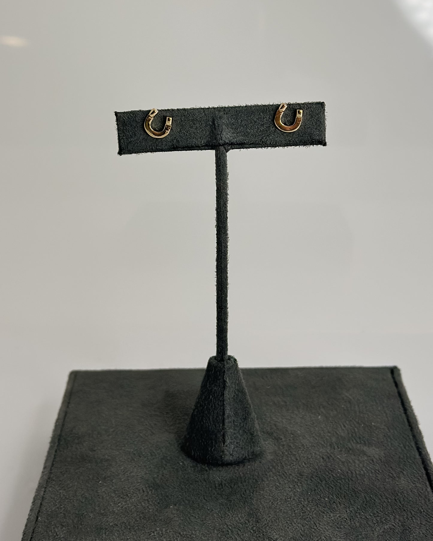 HORSE SHOE STUD EARRINGS