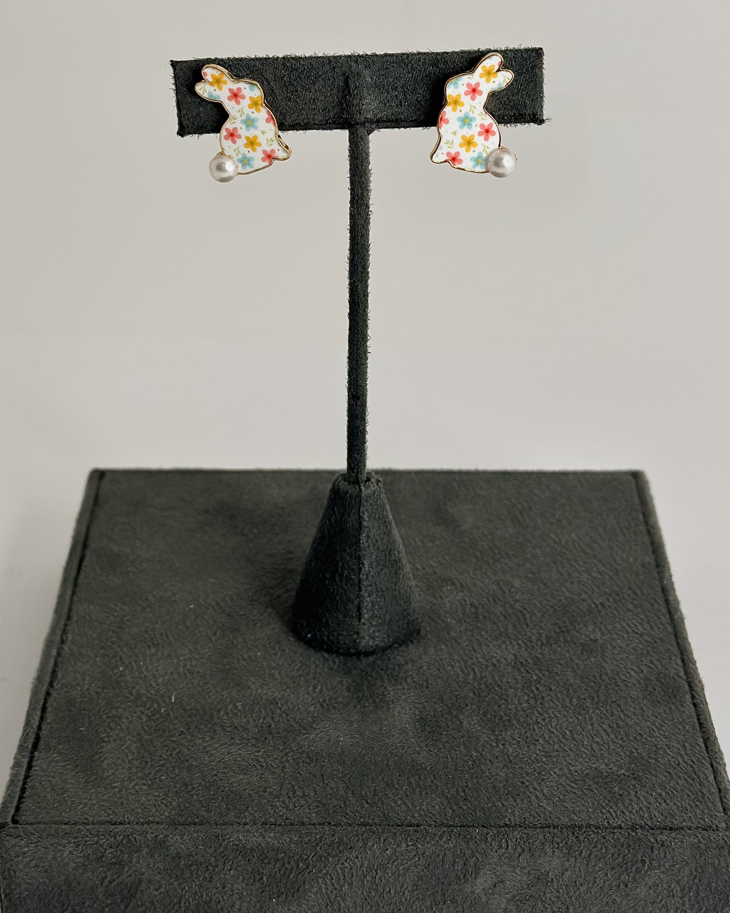 FLORAL BUNNY EARRINGS W/WHITE FAUX PEARL TAIL