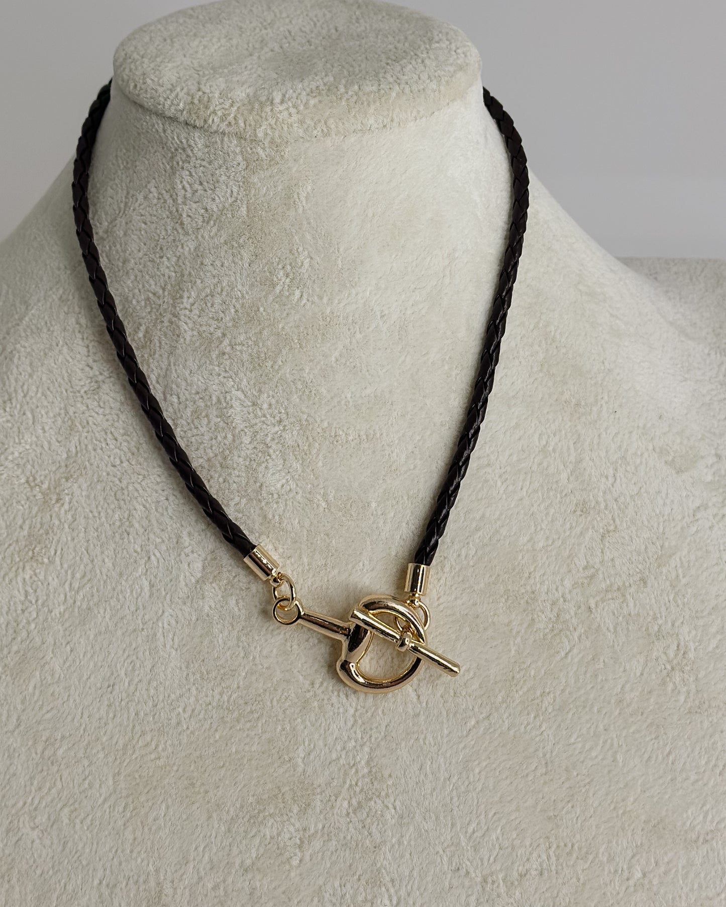 BROWN BRAIDED CORD NECKLACE W/GOLD HORSEBIT