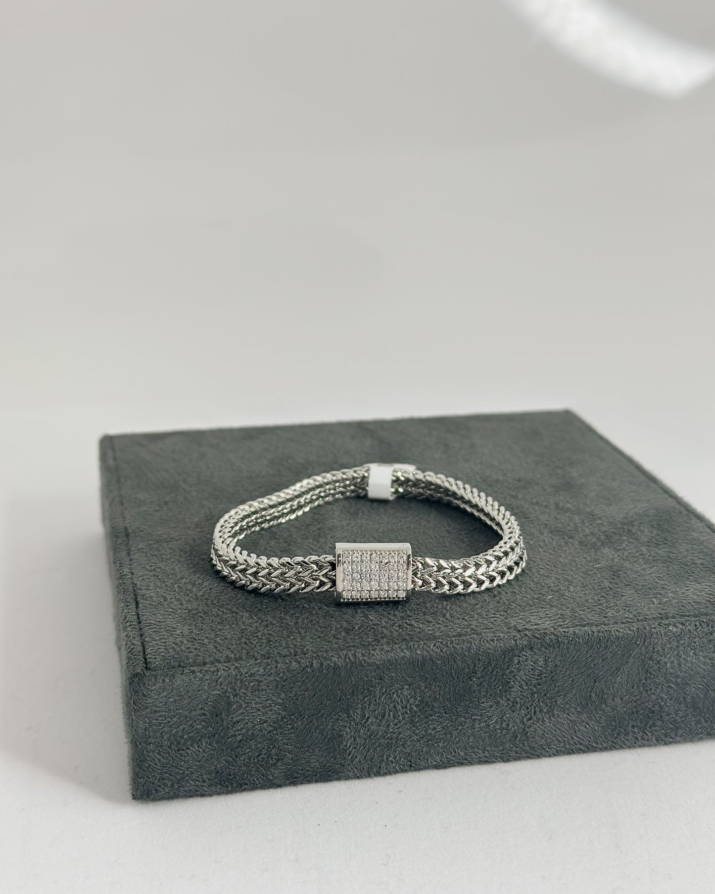 DOUBLE ROPE CABLE BRACELET WITH RHINESTONE MAGNETIC CLASP