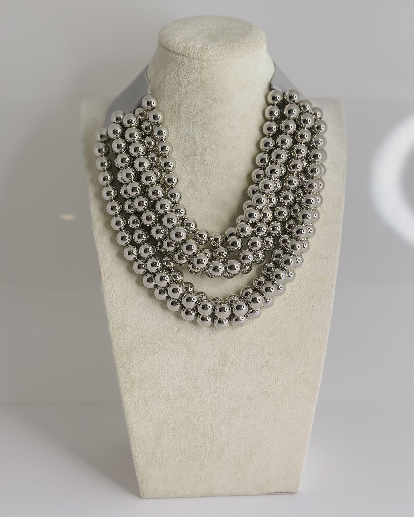 SEVEN STRAND BEADED NECKLACE WITH MAGNETIC CLOSURE