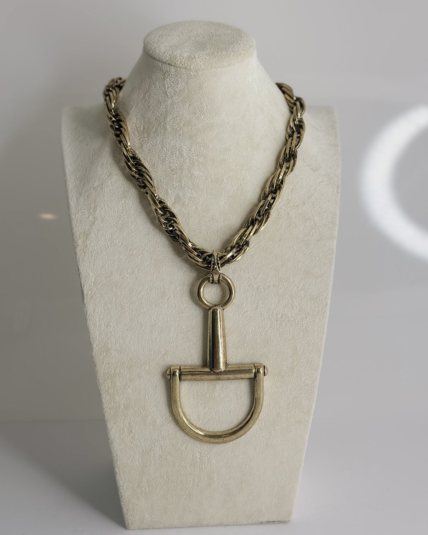 OVERSIZED HORSEBIT NECKLACE W/TWISTED CHAIN
