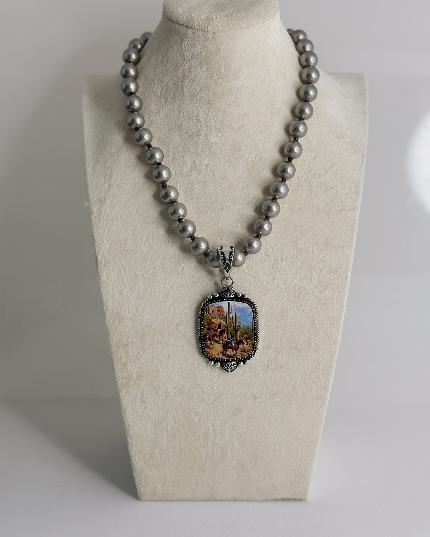 SILVER BEAD NECKLACE W/OVERSIZED PENDANT