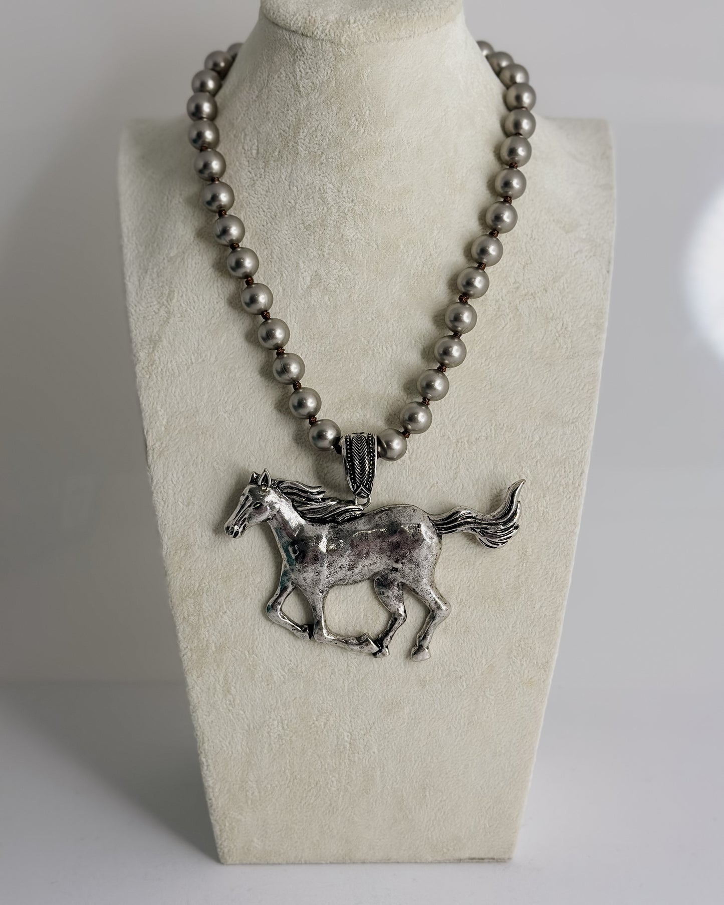 SILVER BEAD NECKLACE W/OVERSIZED PENDANT