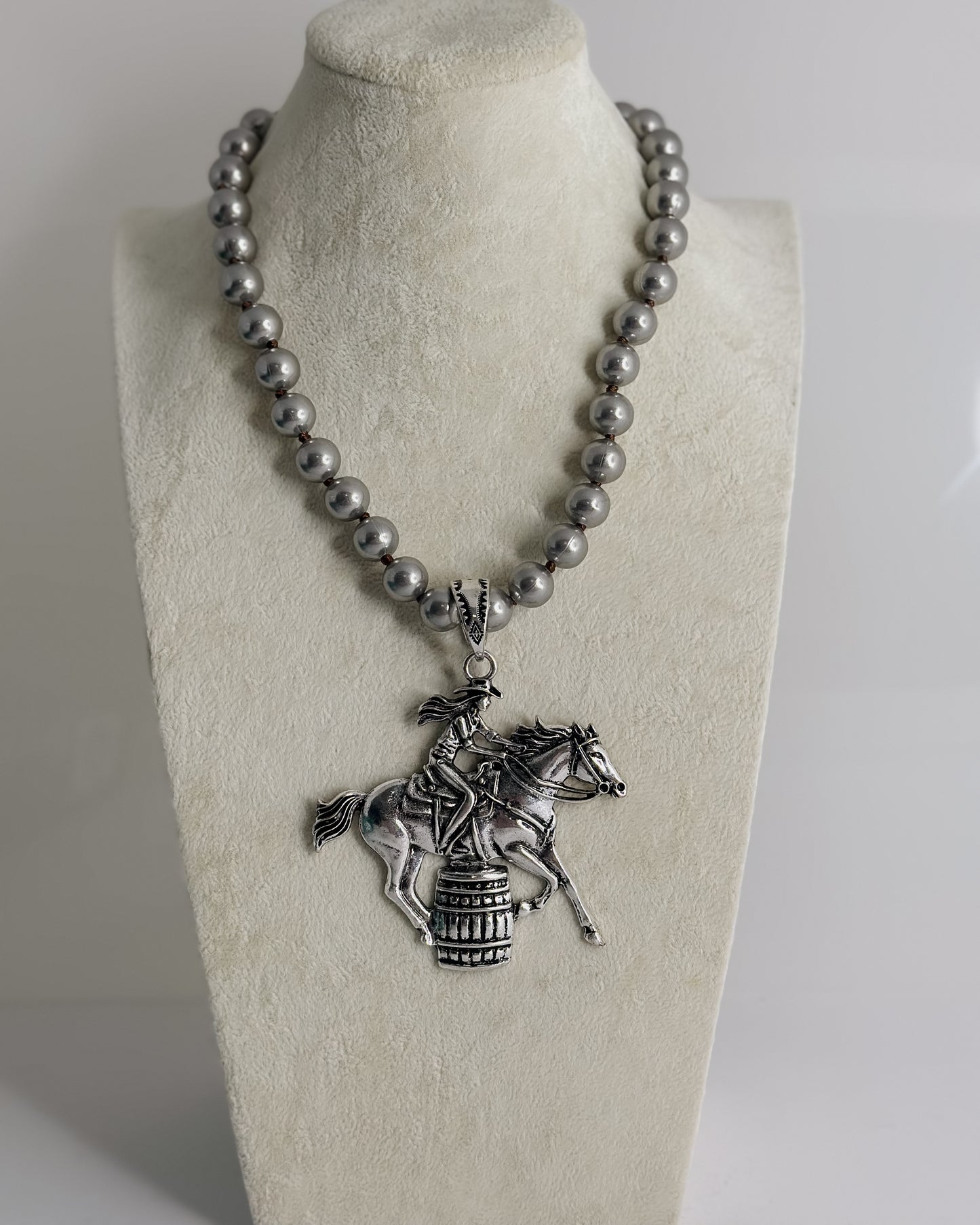 SILVER BEAD NECKLACE W/OVERSIZED PENDANT