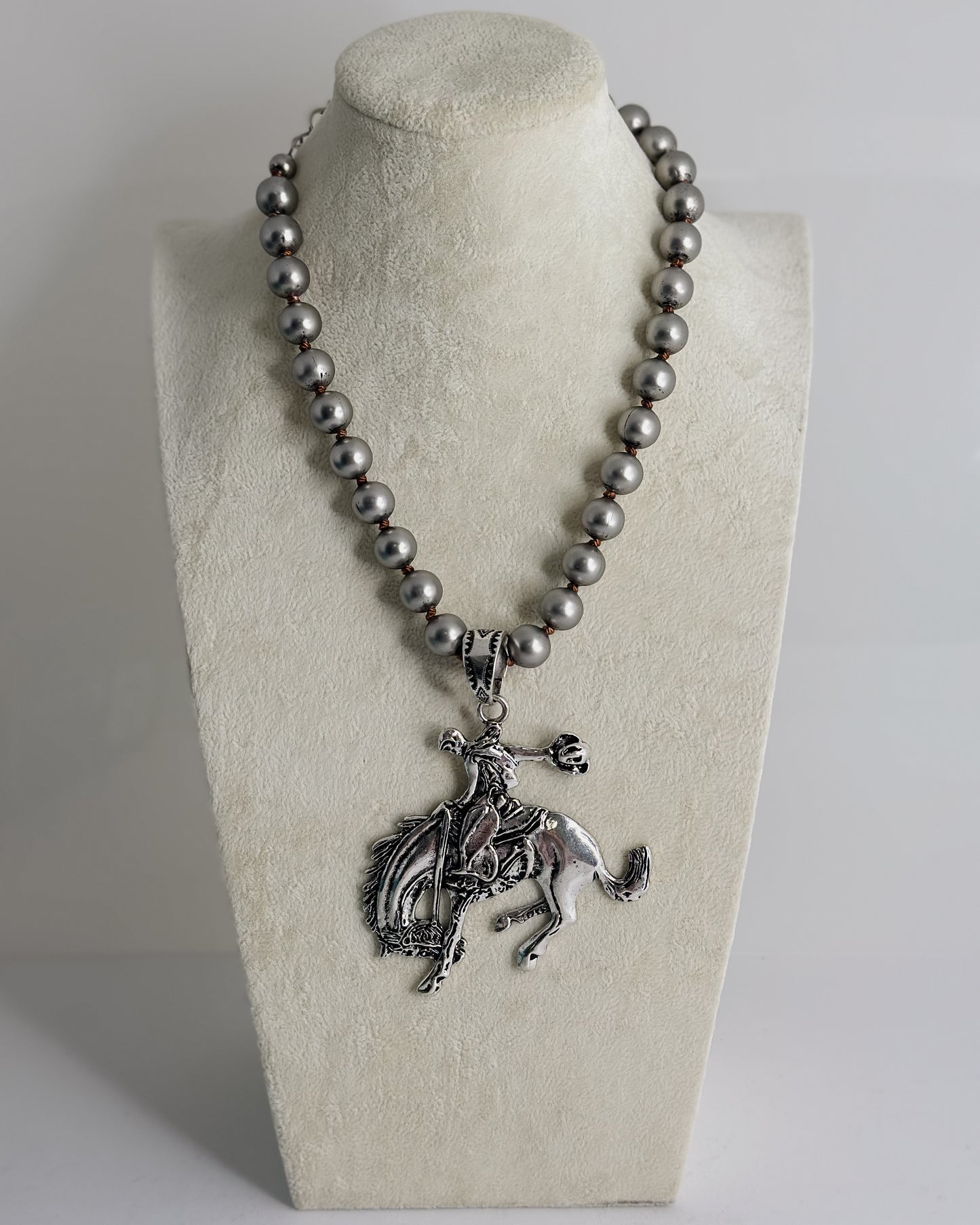 SILVER BEAD NECKLACE W/OVERSIZED PENDANT