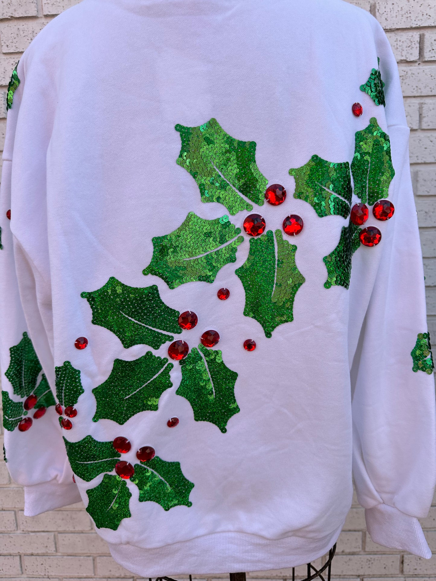 WHITE DIAGONAL HOLLY SWEATSHIRT