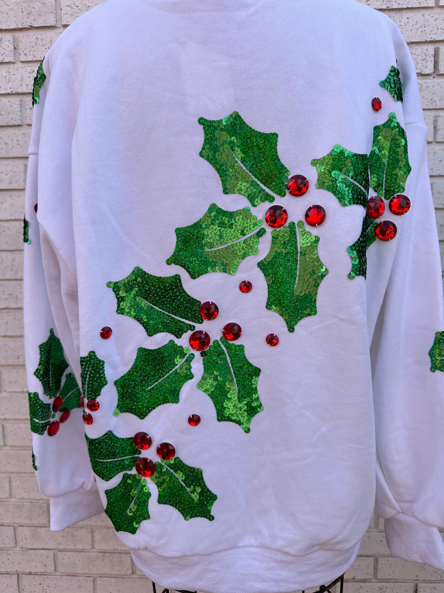 WHITE DIAGONAL HOLLY SWEATSHIRT