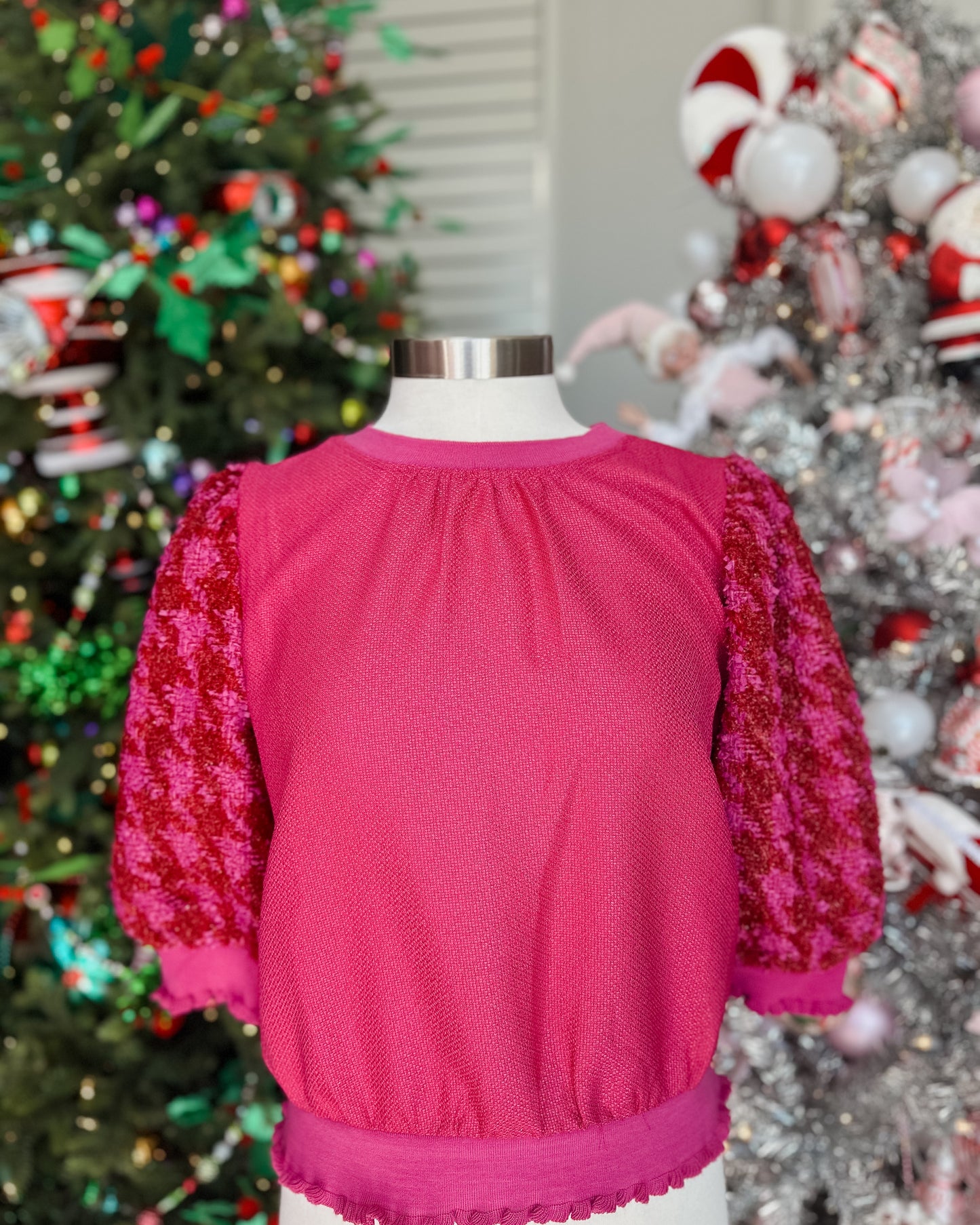 FUSCHIA HOUNDSTOOTH TEXTURED HALF PUFF SLEEVE TOP