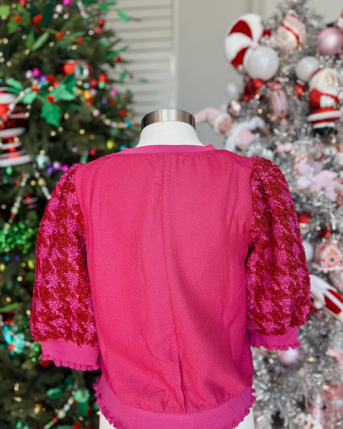 FUSCHIA HOUNDSTOOTH TEXTURED HALF PUFF SLEEVE TOP
