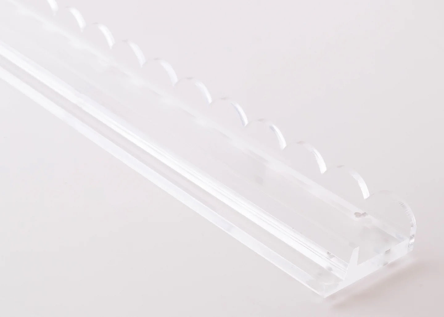 MISS MAHJONG - SCALLOPED ACRYLIC RACKS