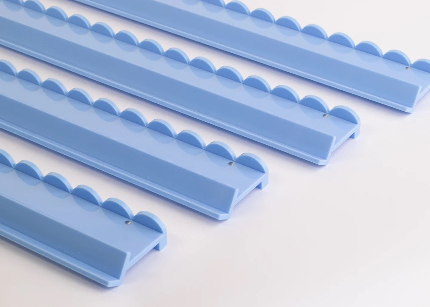 MISS MAHJONG - SCALLOPED ACRYLIC RACKS