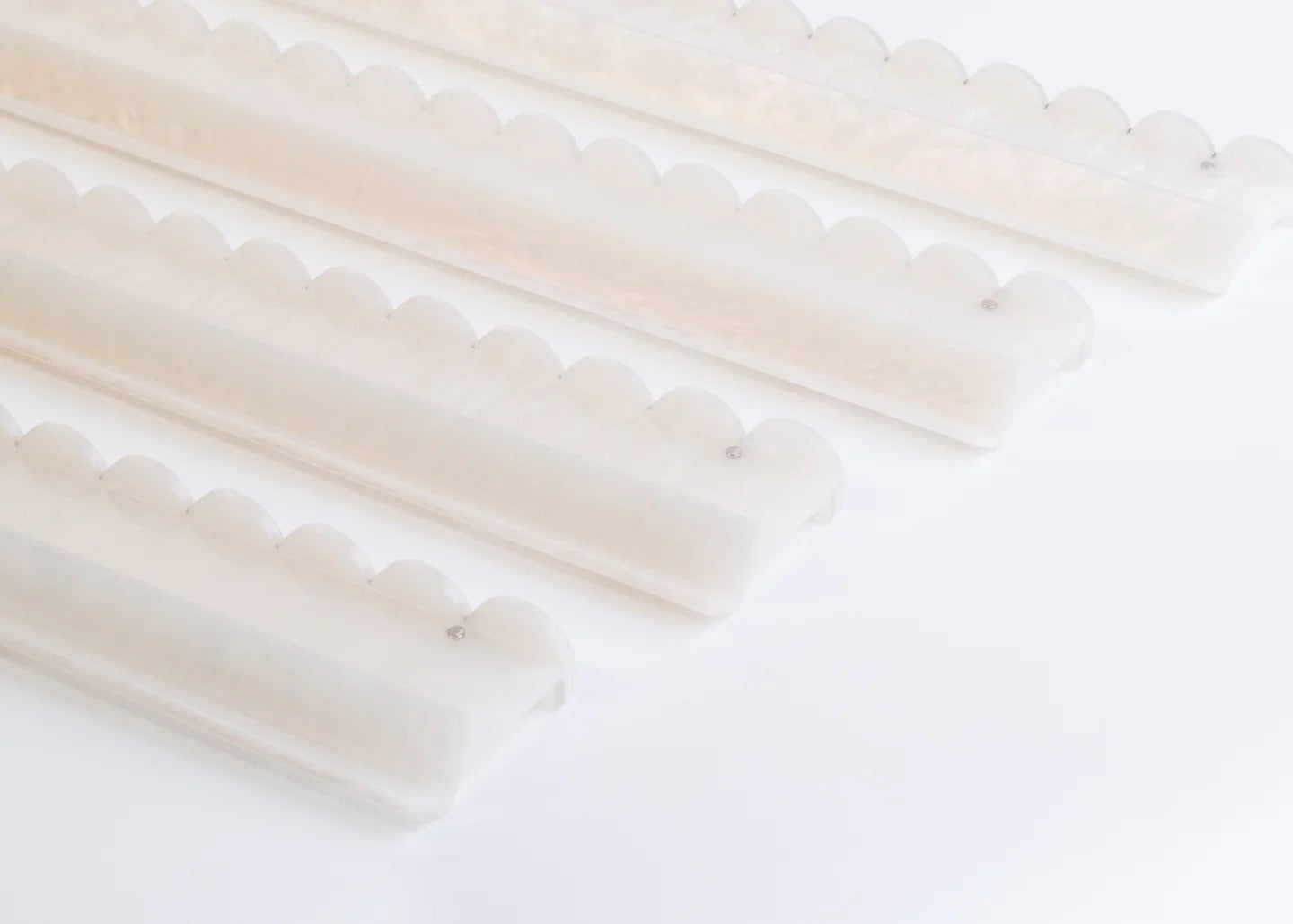MISS MAHJONG - SCALLOPED ACRYLIC RACKS