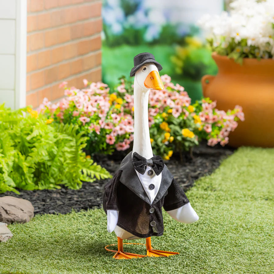 GIDDY THE PORCH GOOSE OUTFITS