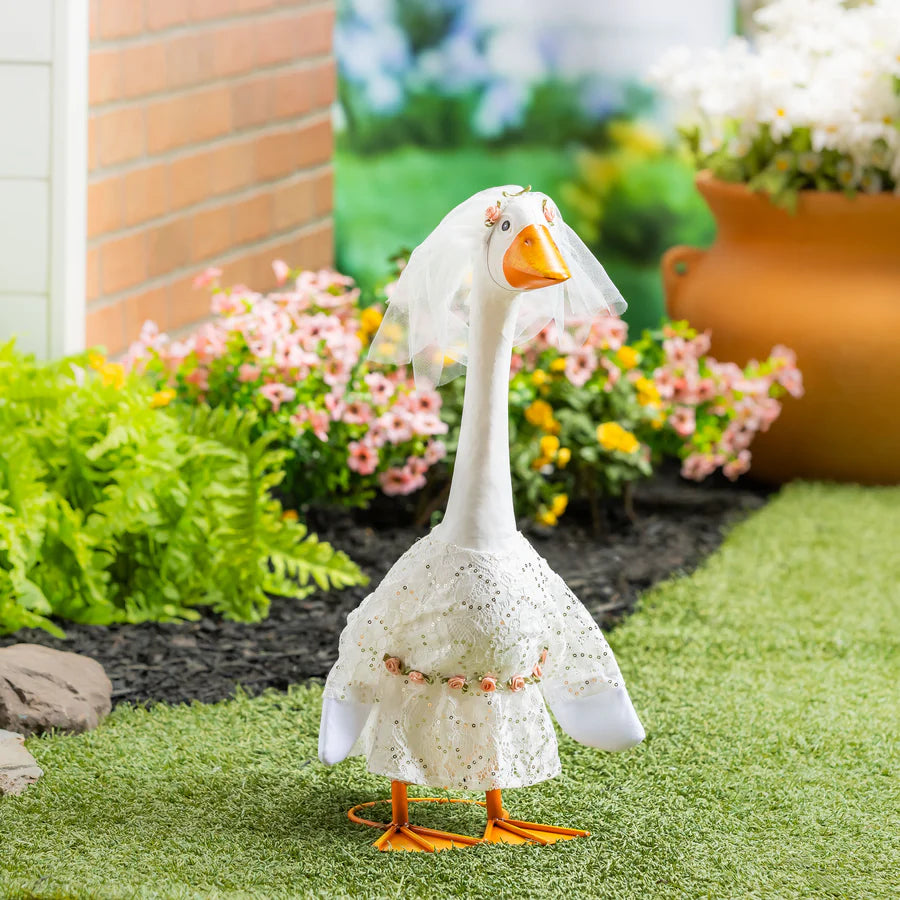 GIDDY THE PORCH GOOSE OUTFITS