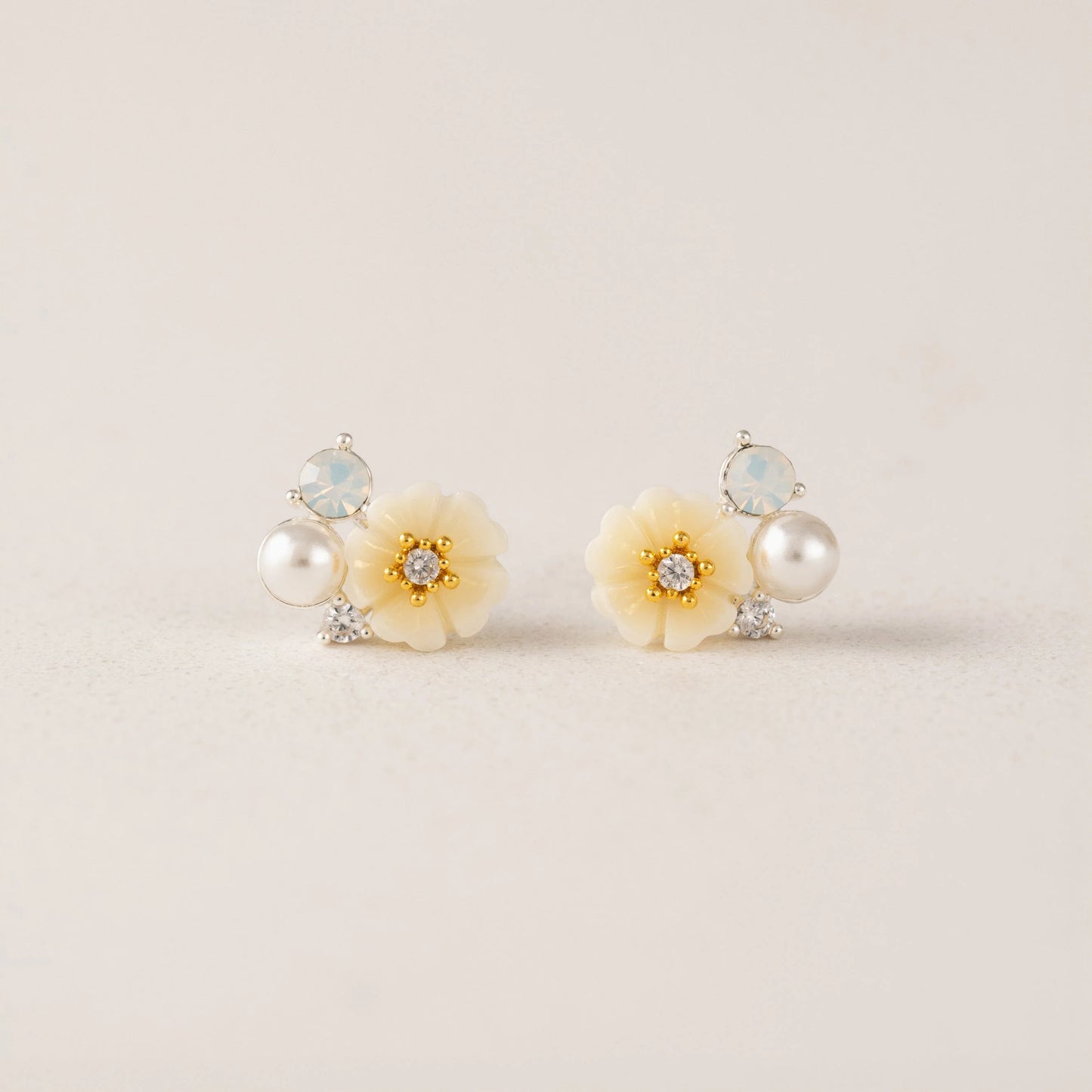 SWEETPEA STUD EARRINGS - IVORY