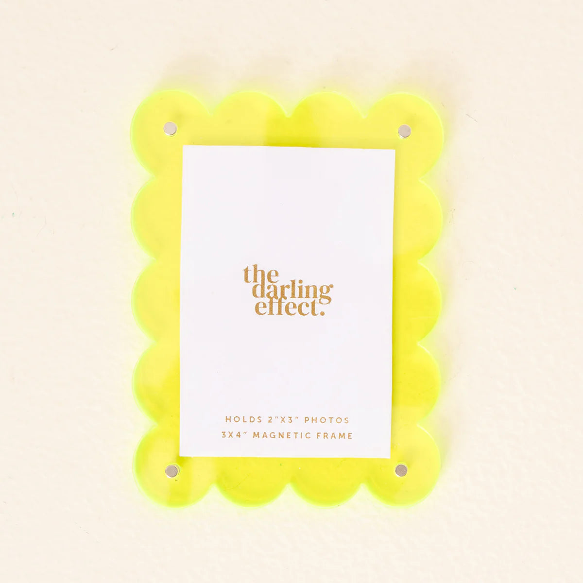 MINI SCALLOPED ACRYLIC PICTURE FRAME MAGNET