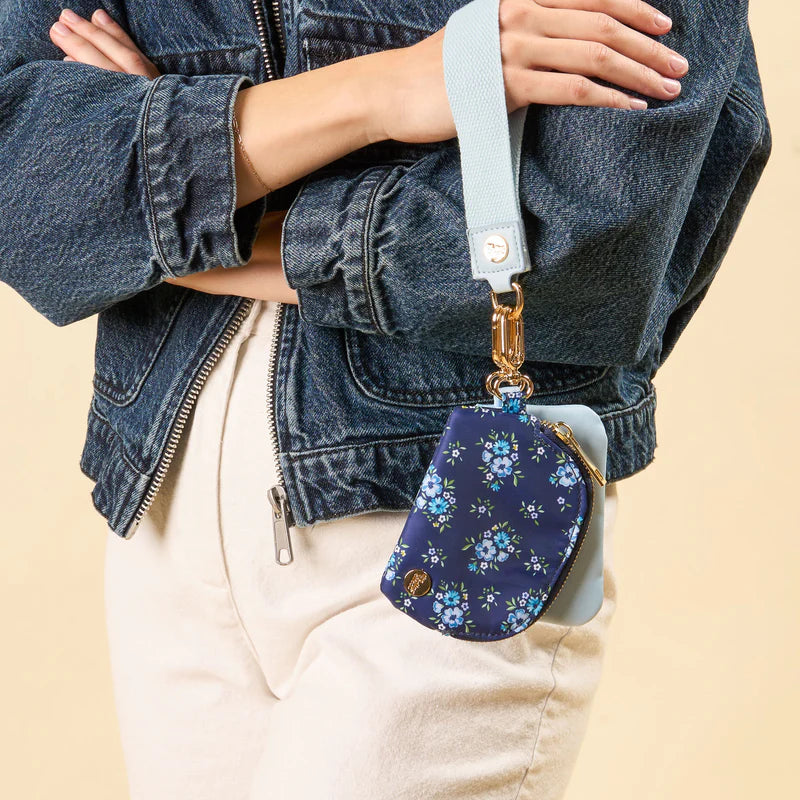 DYNAMIC DUO POUCH WRISTLET
