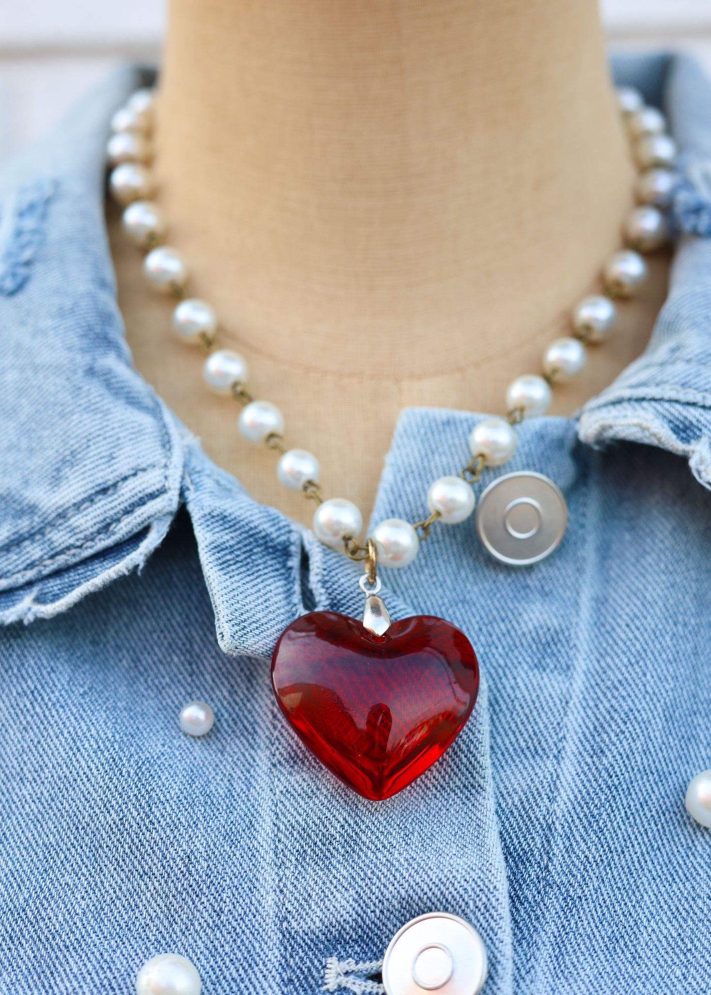 PEARL NECKLACE W/RED ACRYLIC HEART