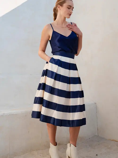 NAVY COLORBLOCK PUFF PLEATED SLEEK MIDI SKIRT