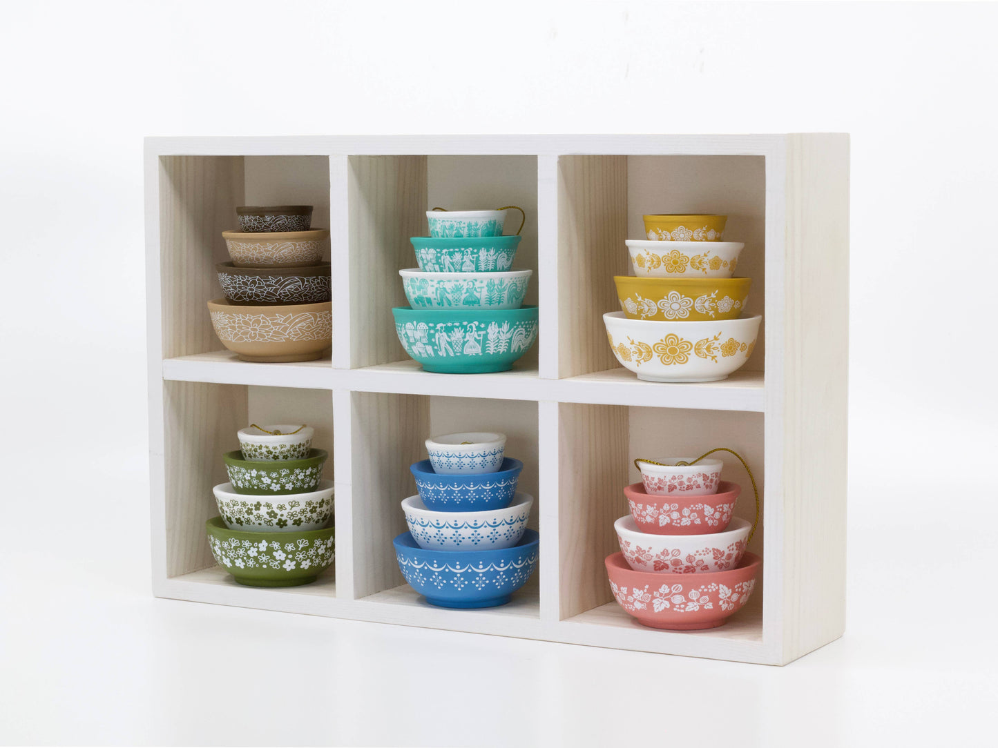SOLID WOOD ORNAMENTS & BOWL DISPLAY SHELP 96 COMPARTMENTS)