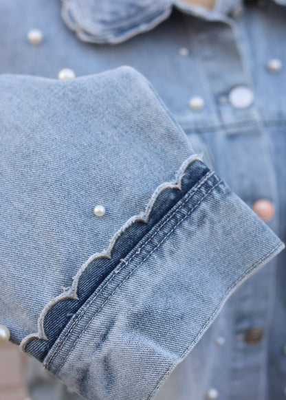 LIGHT DENIM SCALLOP DETAIL JACKET W/PEARLS