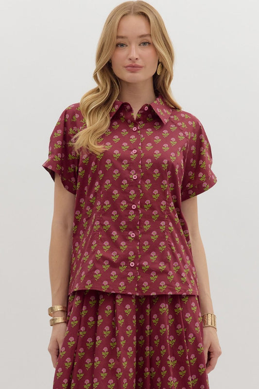 BURGUNDY MINI FLORAL PATTERN SHORT SLEEVE FITTED BLOUSE
