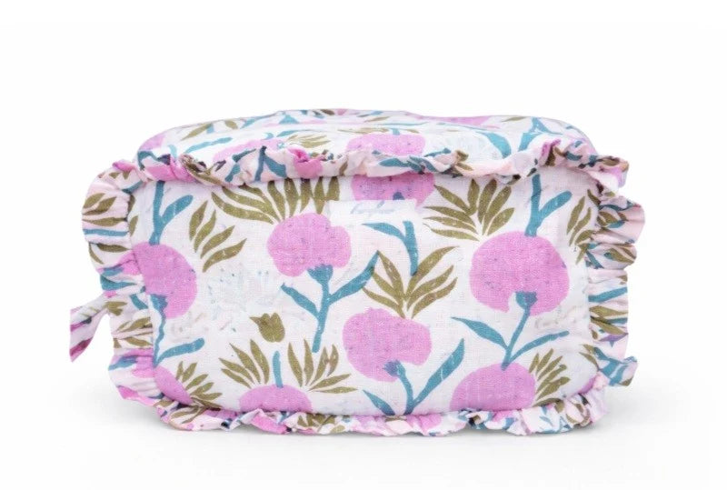 FRILLY QUILTED TOILETRY BAG