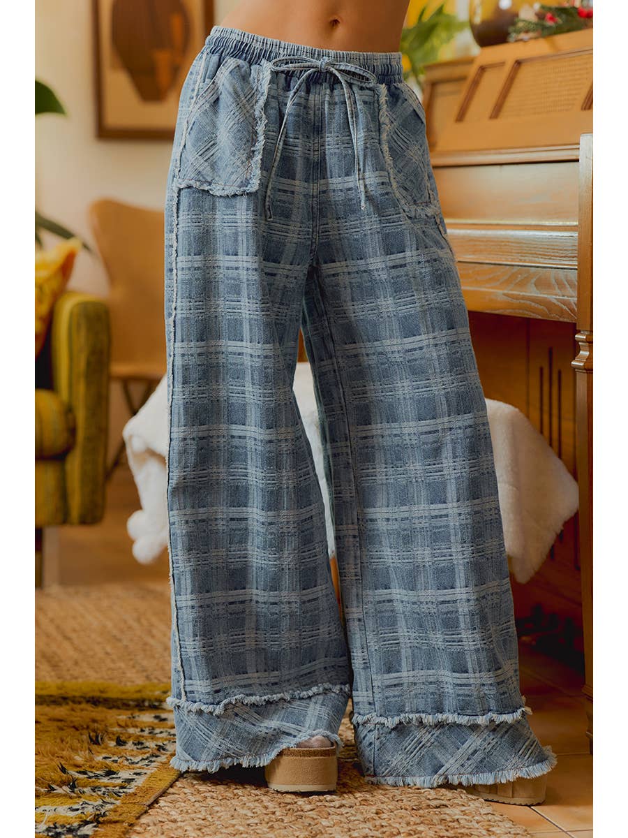WASHED DENIM FRAYED WIDE LEG JEANS WITH DUAL POCKETS
