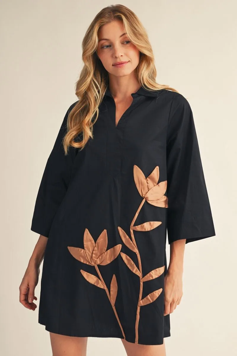 BLACK 3/4 SLEEVE WOVEN SHIFT DRESS WITH FLOWER APPLIQUE