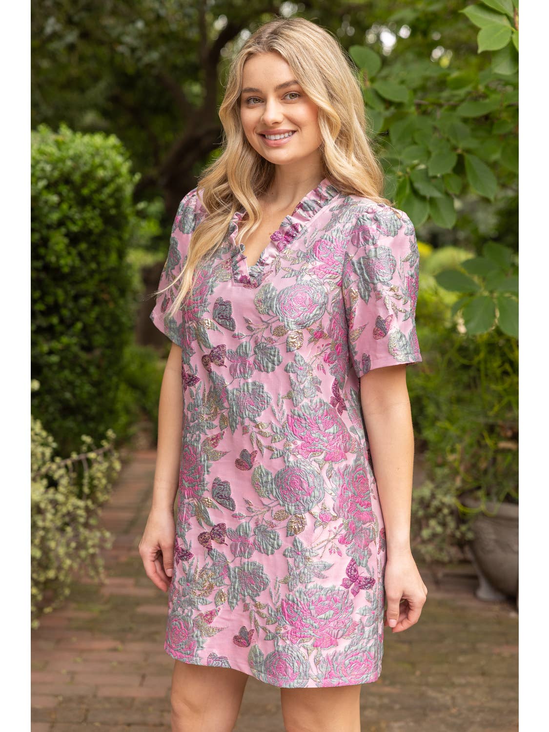 MAUVE RUFFLED V-NECK FLORAL JACQUARD SHIFT DRESS
