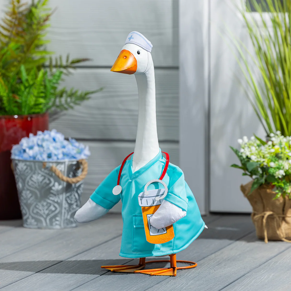 GIDDY THE PORCH GOOSE OUTFITS
