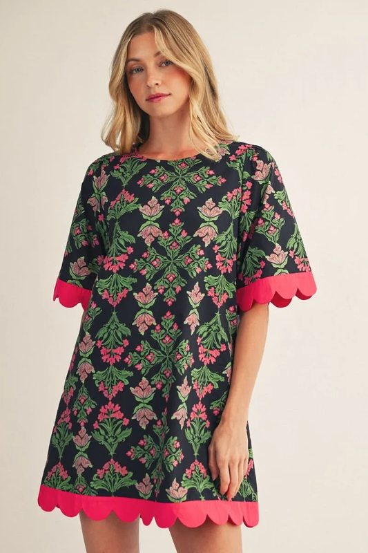 SHORT SLEEVE BAROQUE FLORAL PRINT SHIFT DRESS WITH SCALLOP EDGE
